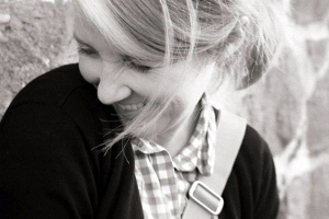 A smiling woman.