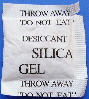 A silica gel packet.