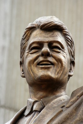 Bill Clinton statue Clinton